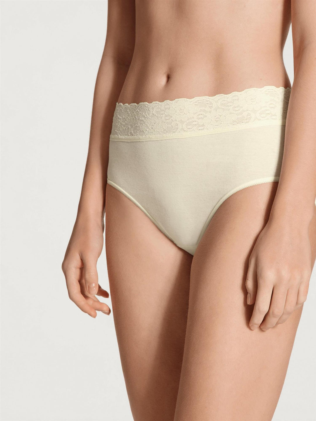 Lycraspitze Midi Brief Champagne