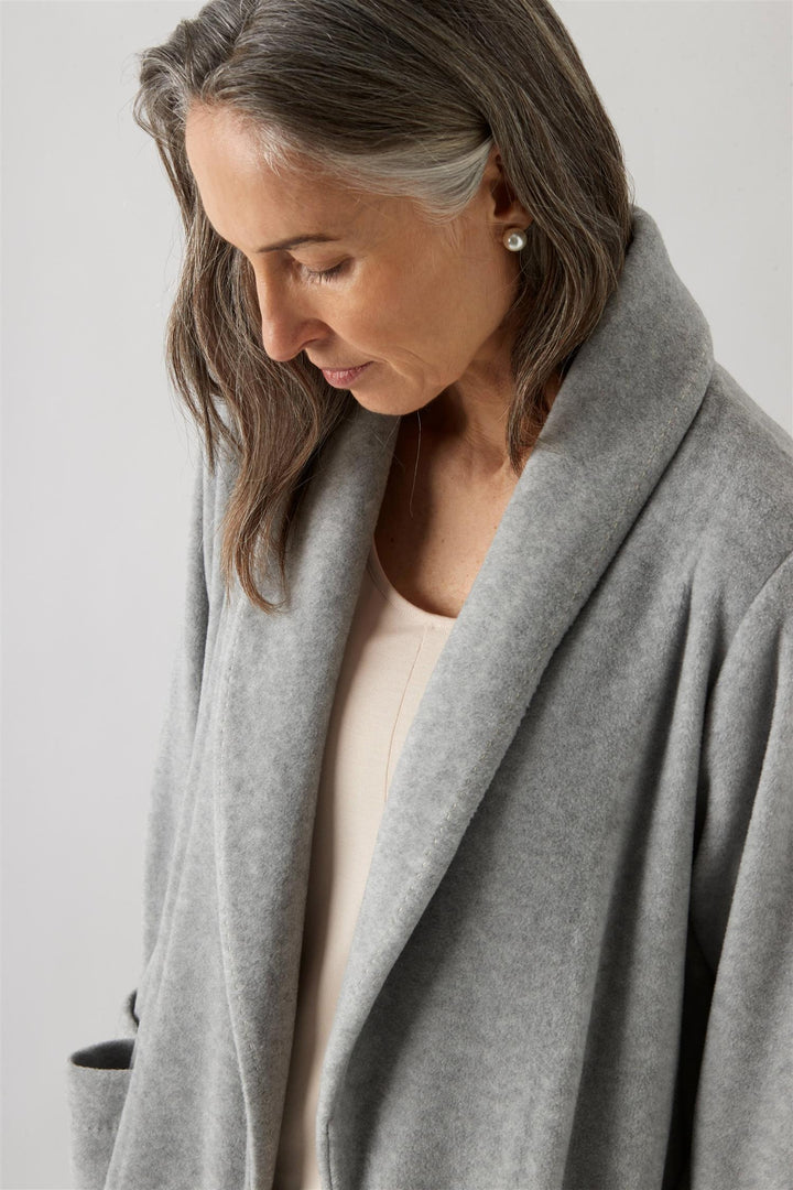 Pluto Ruth morgenkåpe i Grey Chine – elegant grå melert design med belte