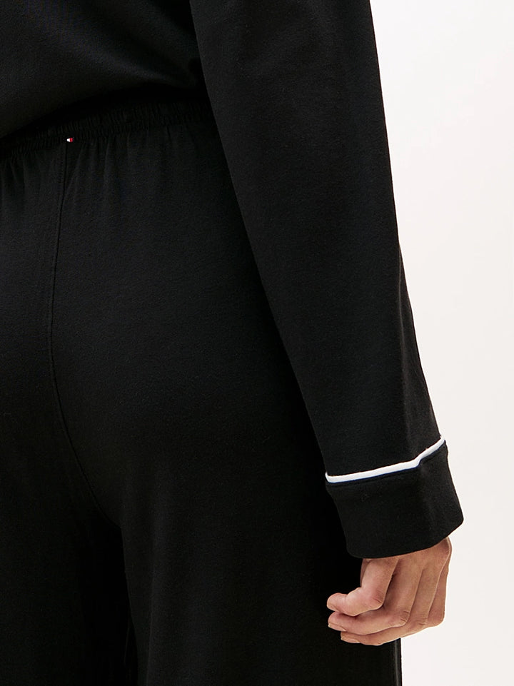 Tommy Hilfiger pysjamas i bærekraftig modal og bomull – klassisk og komfortabel