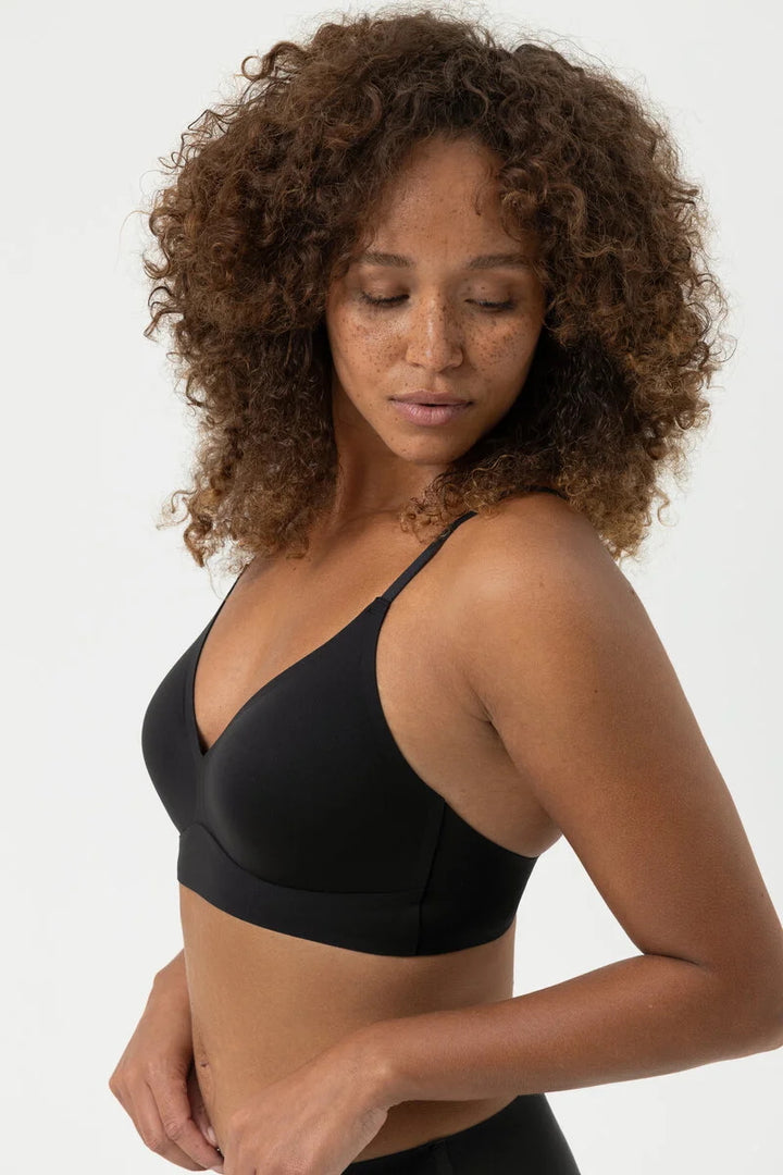 Simply Better Invisibles Triangel Bralette Svart
