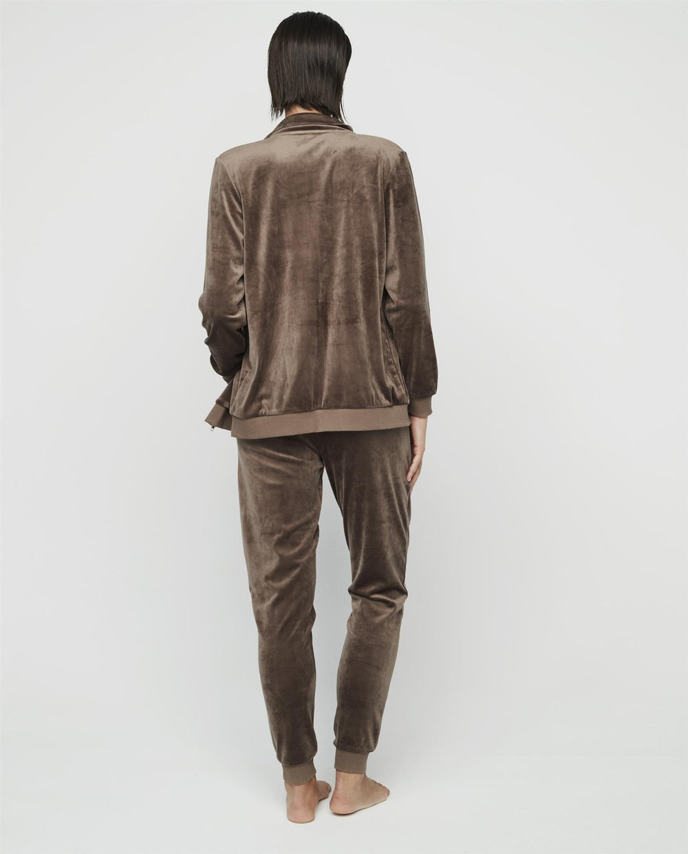 Selmark kosedress i myk kvalitet – sett med jakke og bukse - bakfra