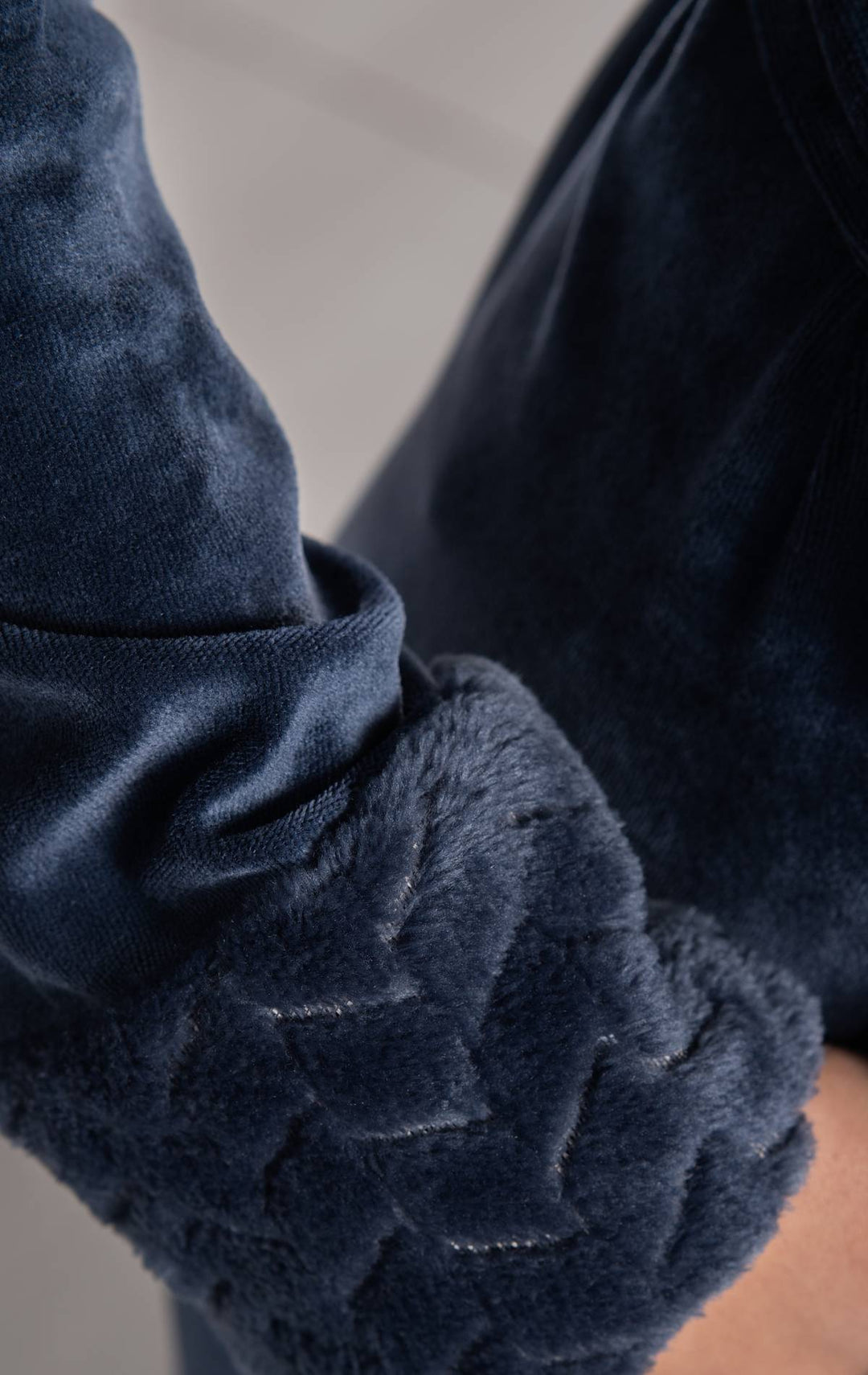 Belmanetti morgenkåpe i bambus-velour med Wellsoft-detaljer på krage og ermer