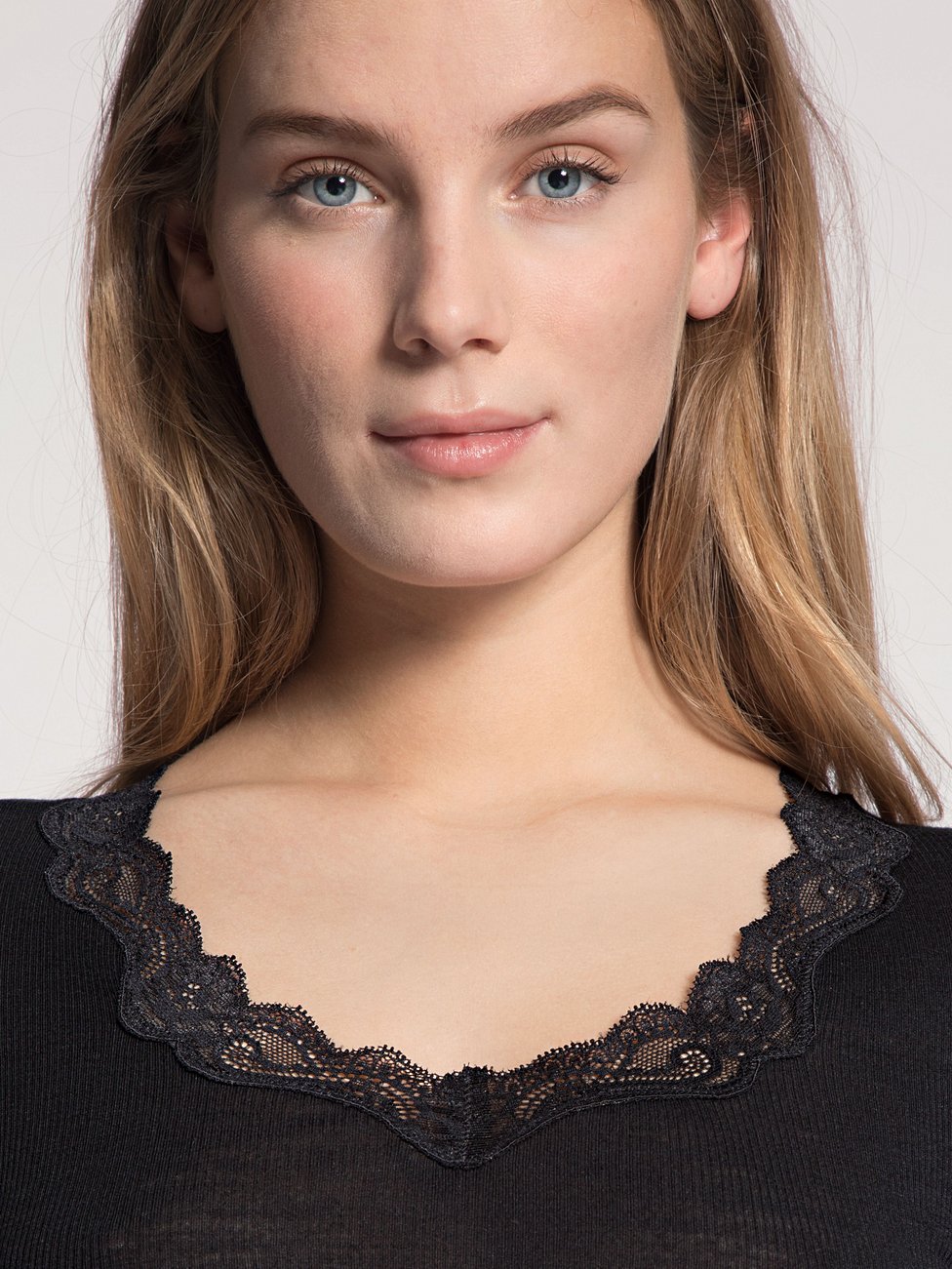 Richesse Lace Ull/silke kort erm Svart