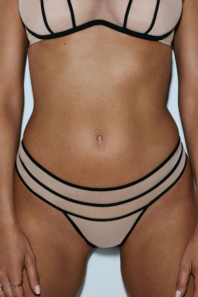 Yulimar String Svart