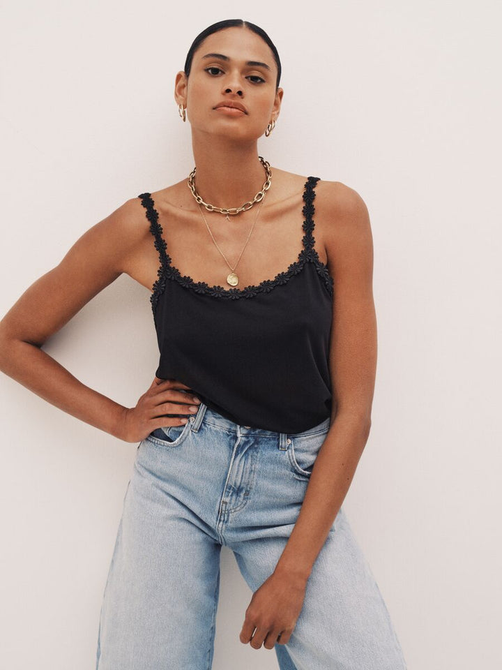 Avero Studio Topp Svart