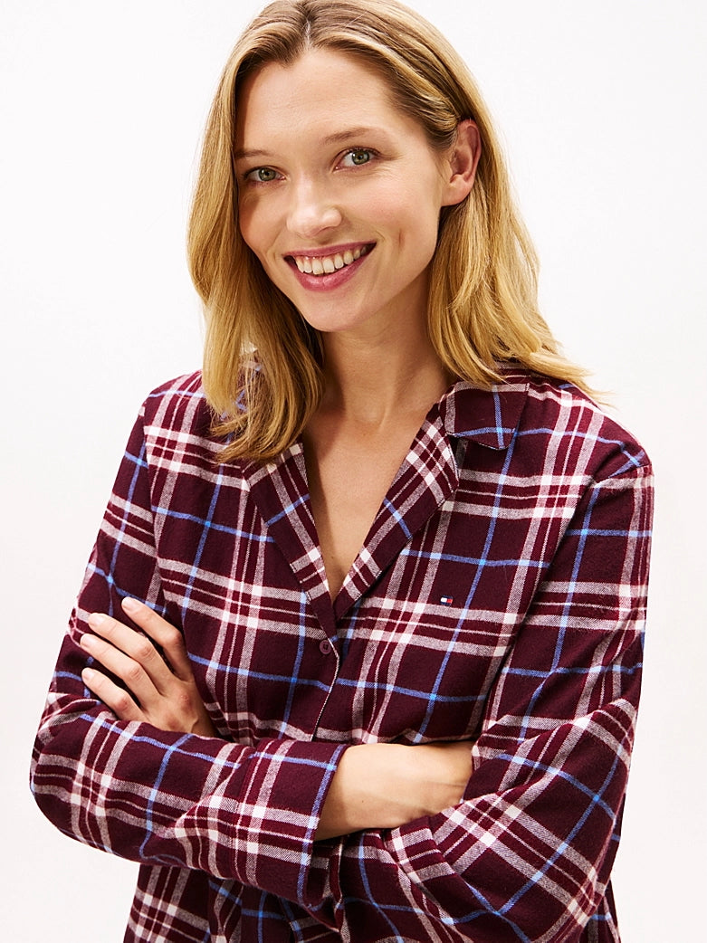 – Tommy Hilfiger Essential Sleep pysjamas i flanell med skjorte og bukse
