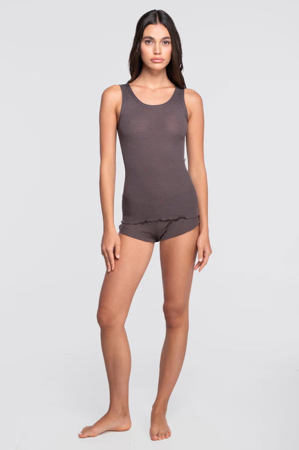 Oscalito Ull & Silke Trøye i fargen taupe – ribbestrikket trøye i merinoull og silke uten sidesømmer