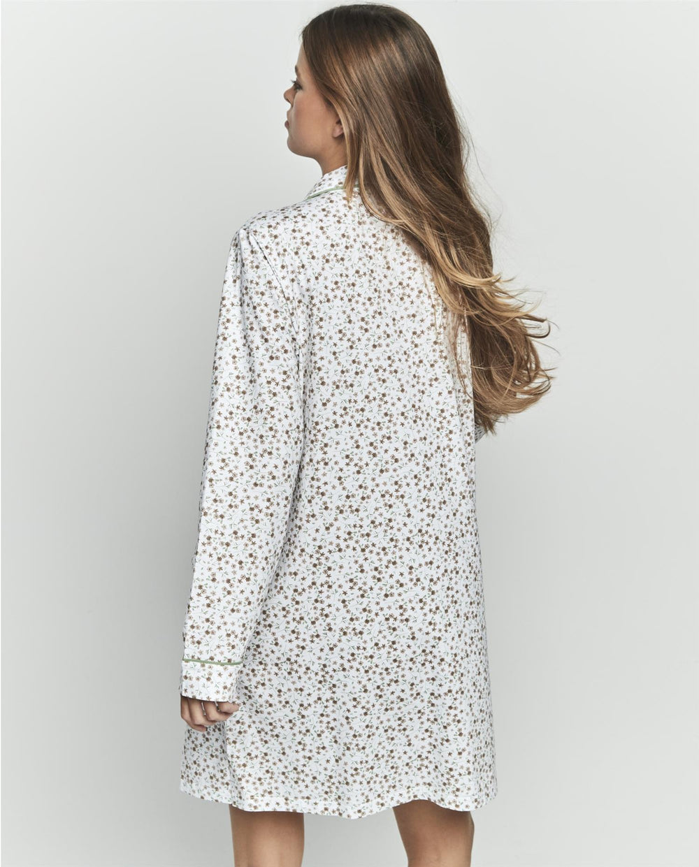 Selmark nattskjorte i 100 % bomull med blomsterprint – bilde bakfra