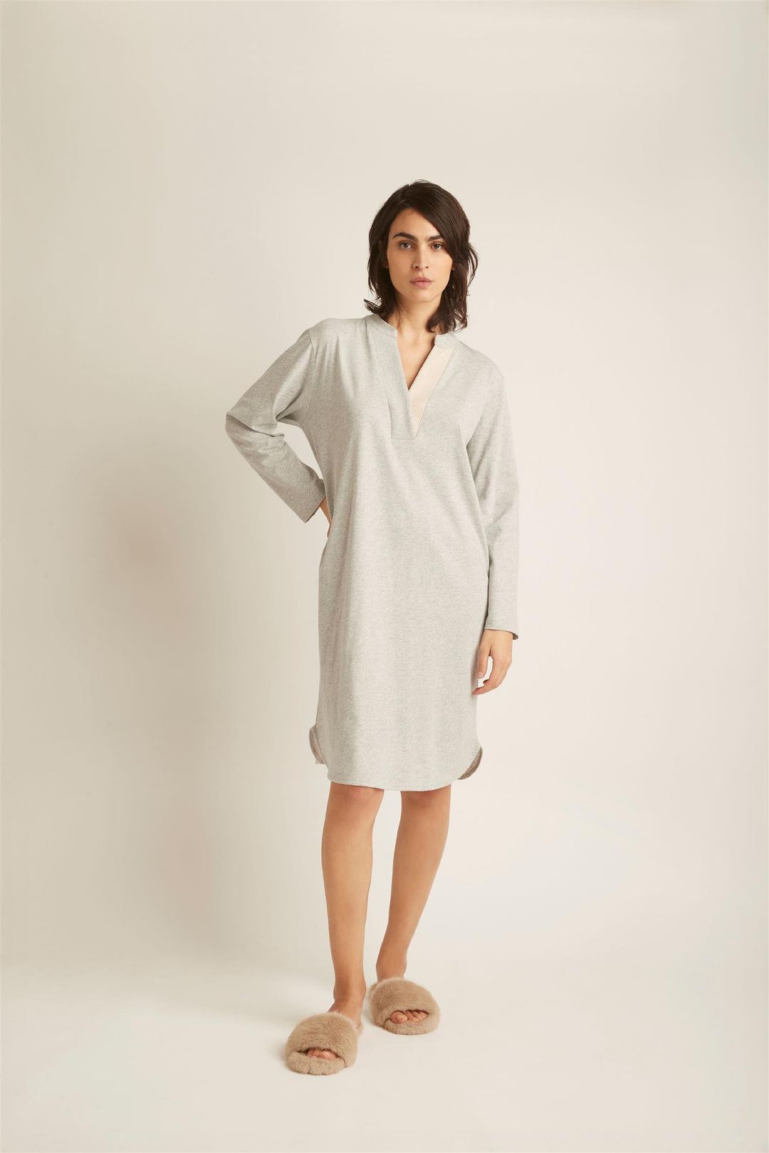 Pluto Geline nattkjole i grey chine – elegant design i 100 % bomull