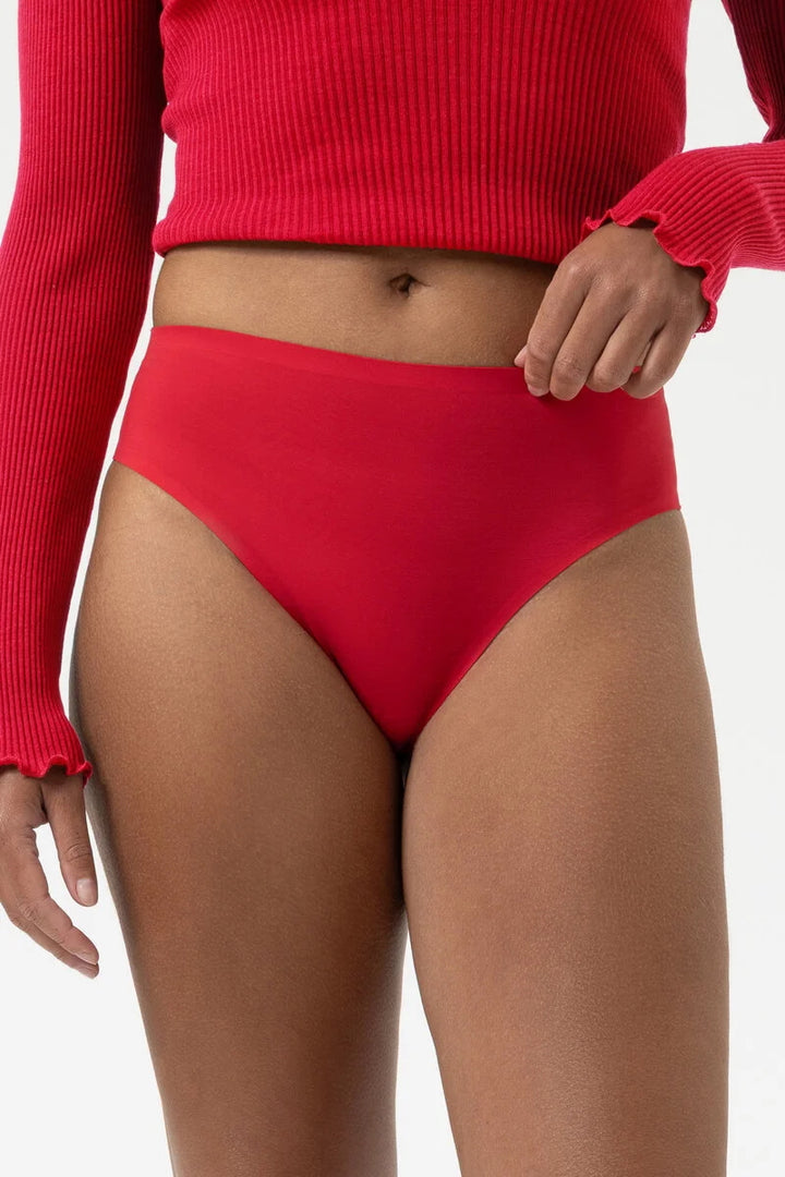 Simply Better Invisibles High Waist String Red Carpet