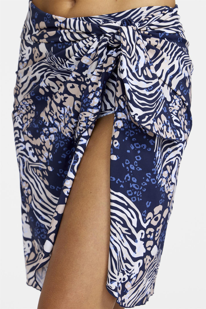 Damella Greta sarong navy.