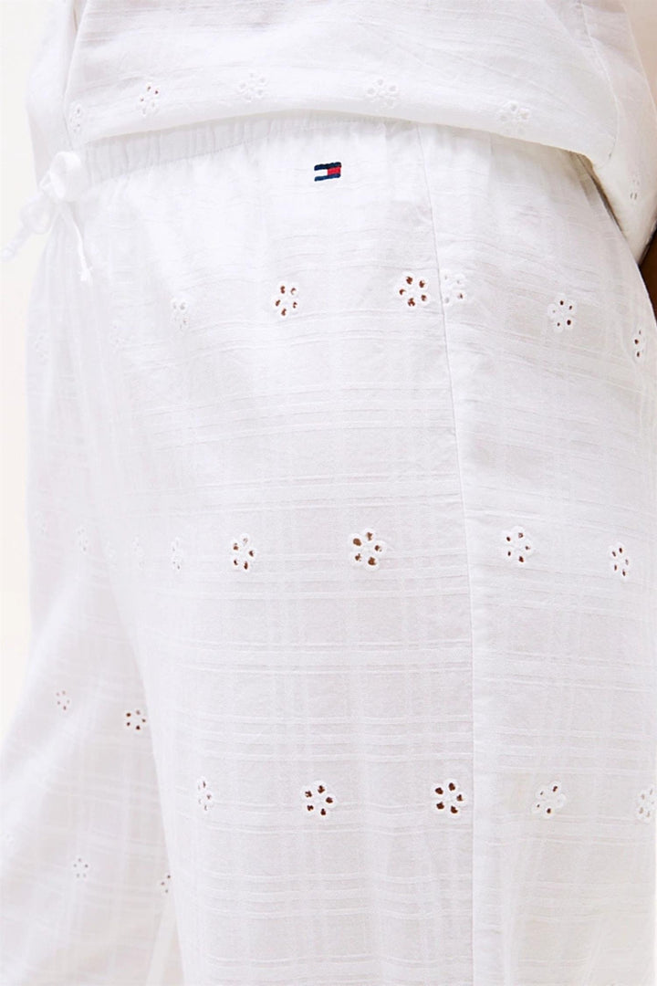 Tommy Hilfiger hvit pysjamasbukse med broderie anglaise detalj
