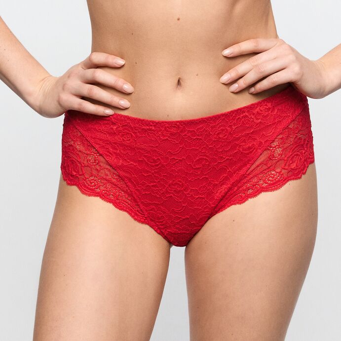 Marie Jo Cyrile full brief i True Red
