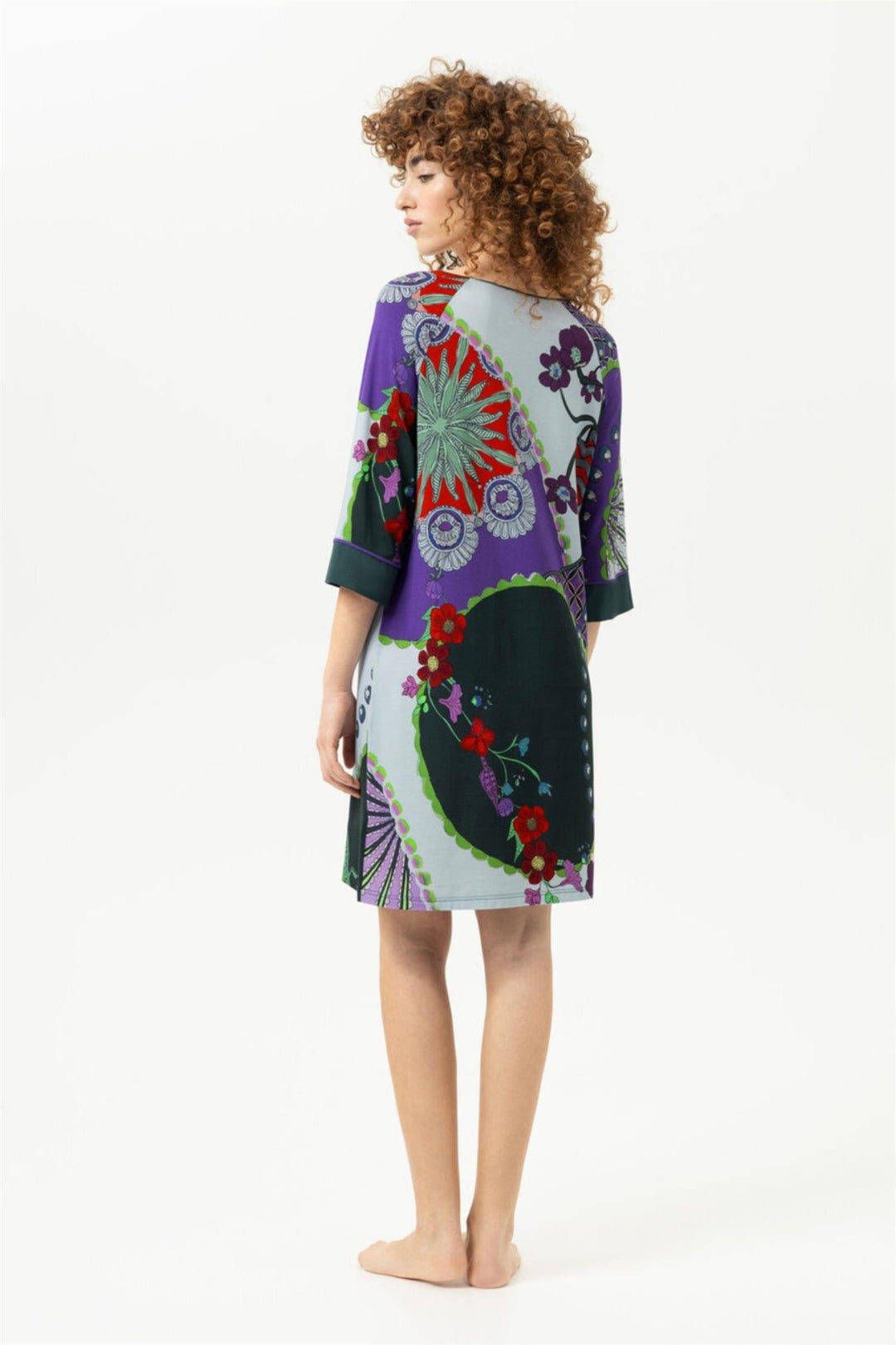 Mey Secret Glade nattkjole i Mystic Jade med kunstnerisk print.