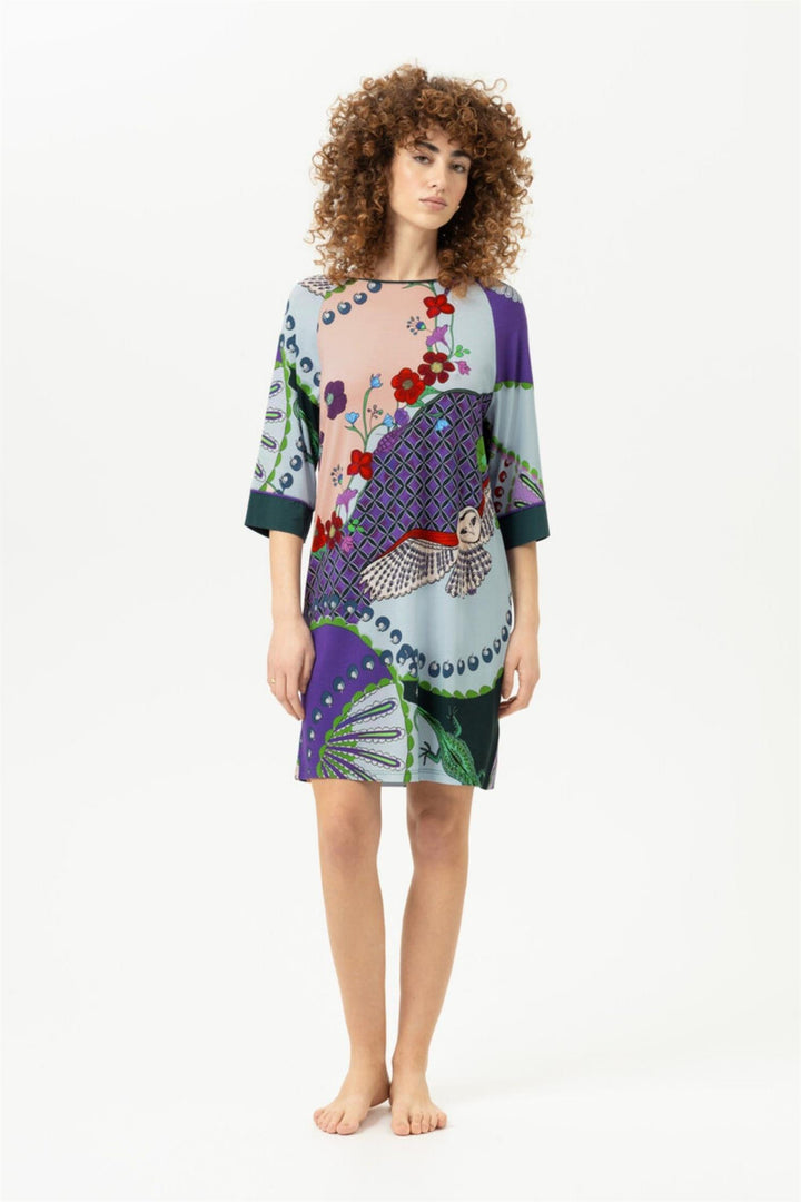 Mey Secret Glade nattkjole i Mystic Jade med kunstnerisk print.