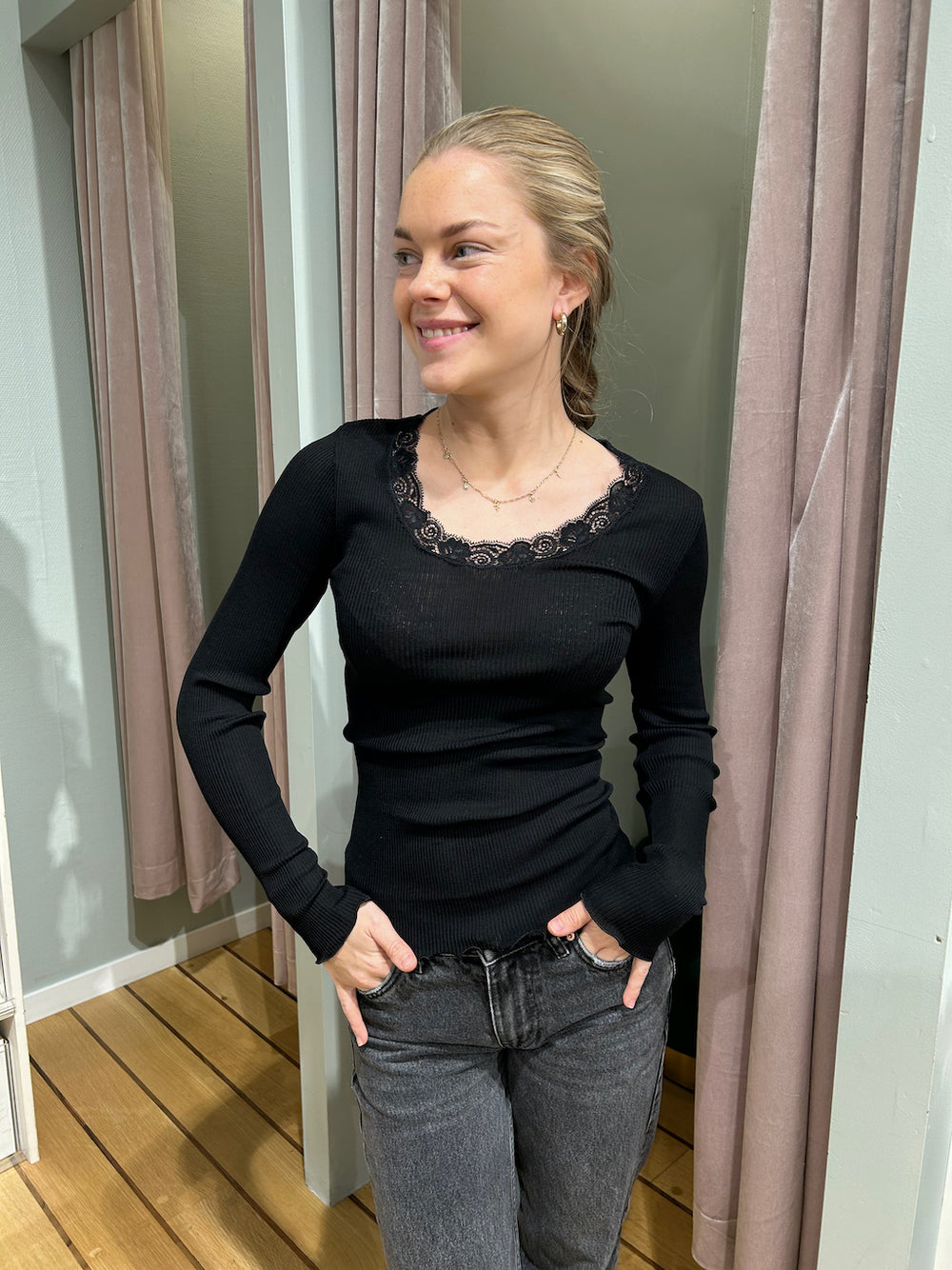 Oscalito ull/silke genser med blonde svart