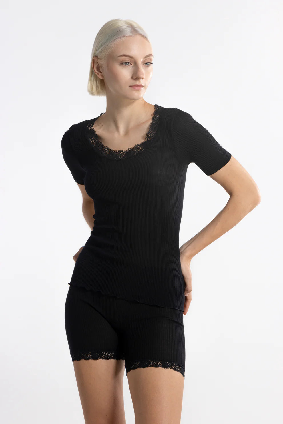 Oscalito ull/silke T-skjorte med blonde svart
